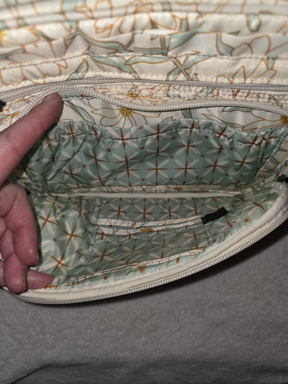 Lug Daisy Quilted Crossbody Bag - Cream Floral - Picture 3 of 5